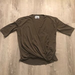 Beautiful top for brunch, a day out, etc.